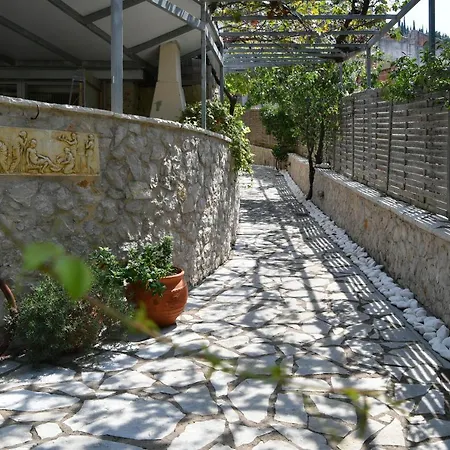 Christianna Apartment *